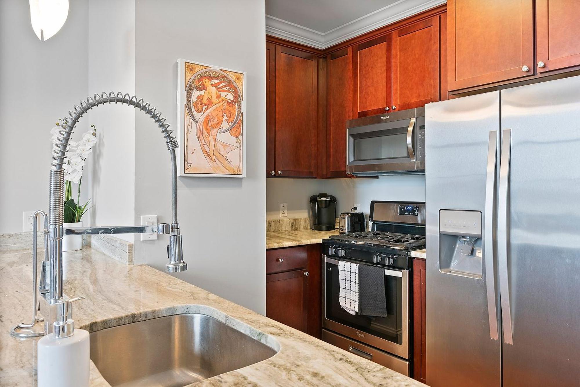 High-end 1br W Rooftop Amenities *