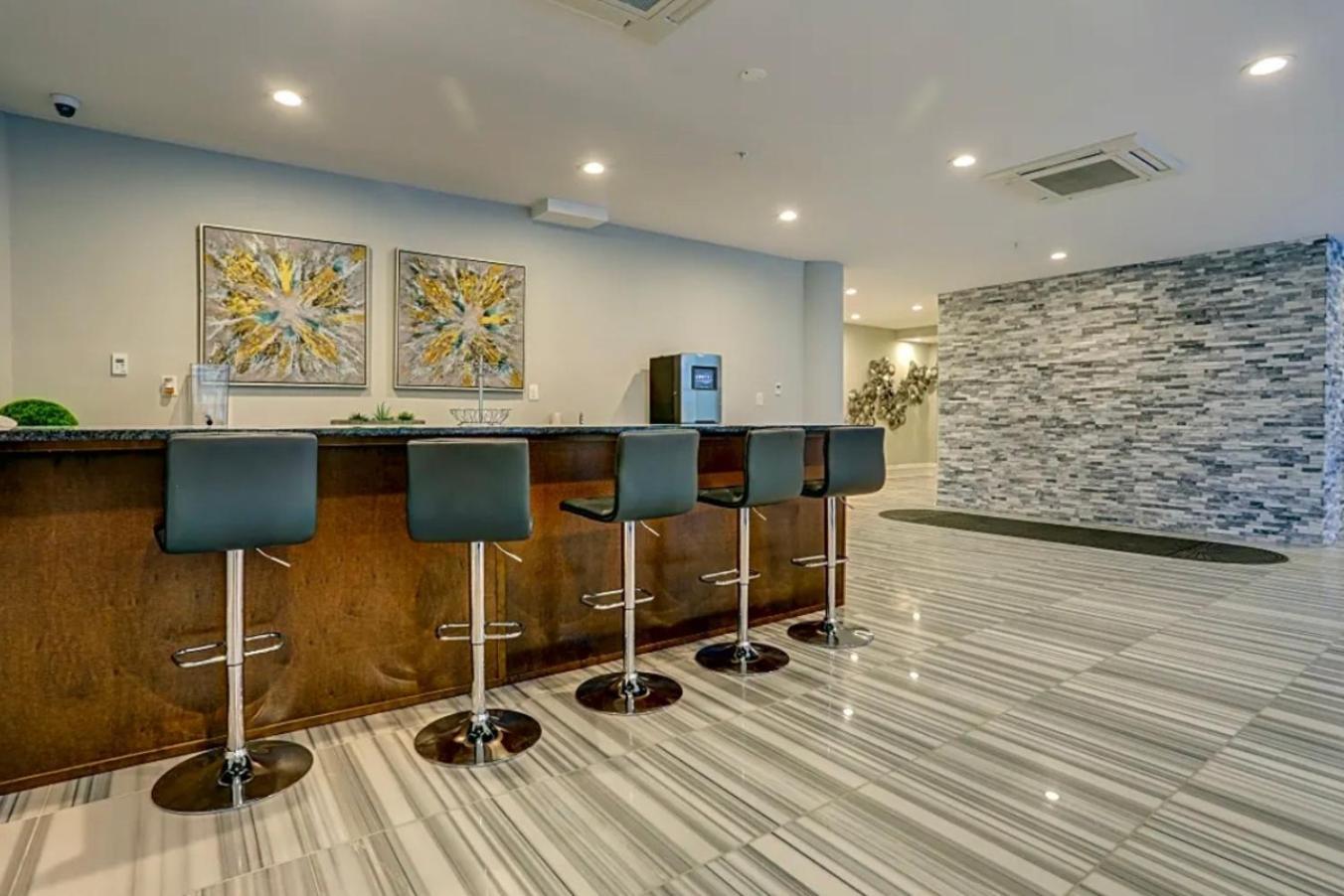 High-end 1br W Rooftop Amenities Apartment *